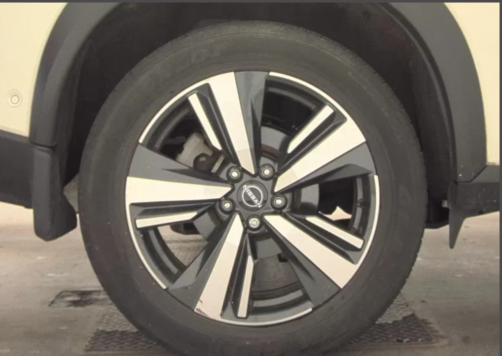 Used 2023 White Nissan Platinum image 15