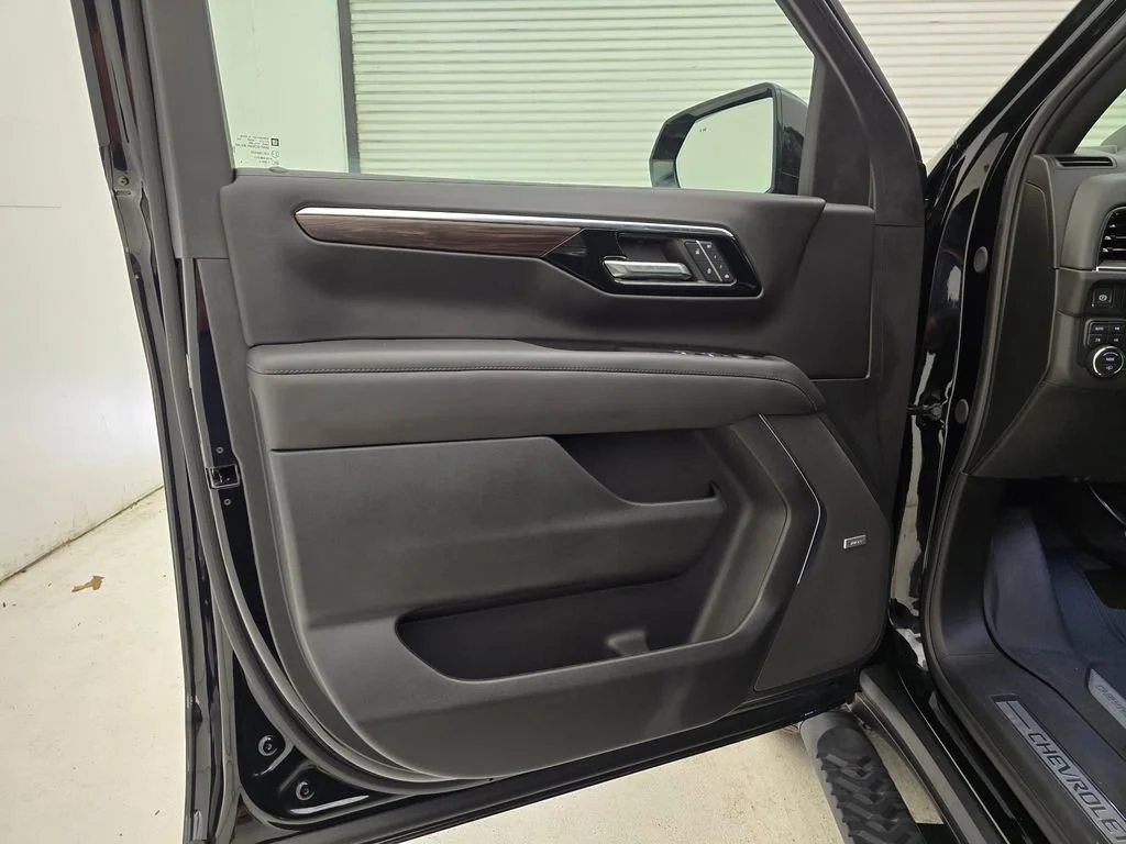 2025 Chevrolet Suburban Z71 - Photo 48