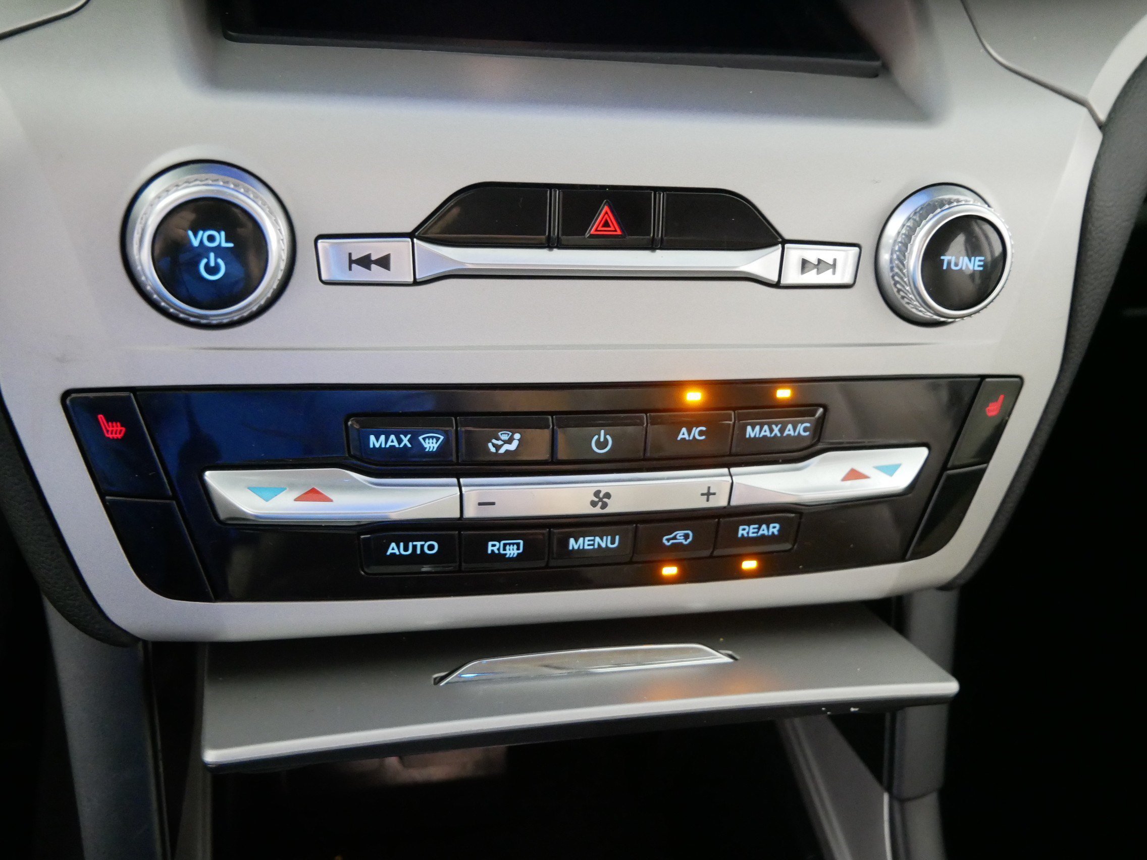 2023 Ford Explorer XLT - Photo 23