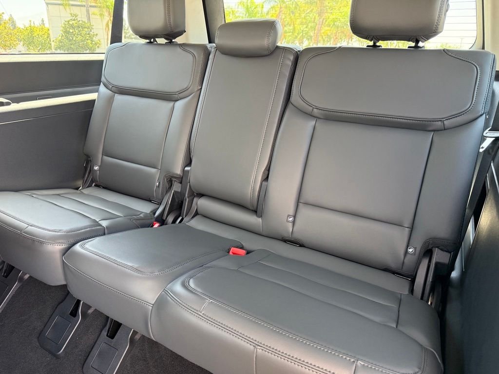 New 2026 Oxford White Ford MAX Active image 8