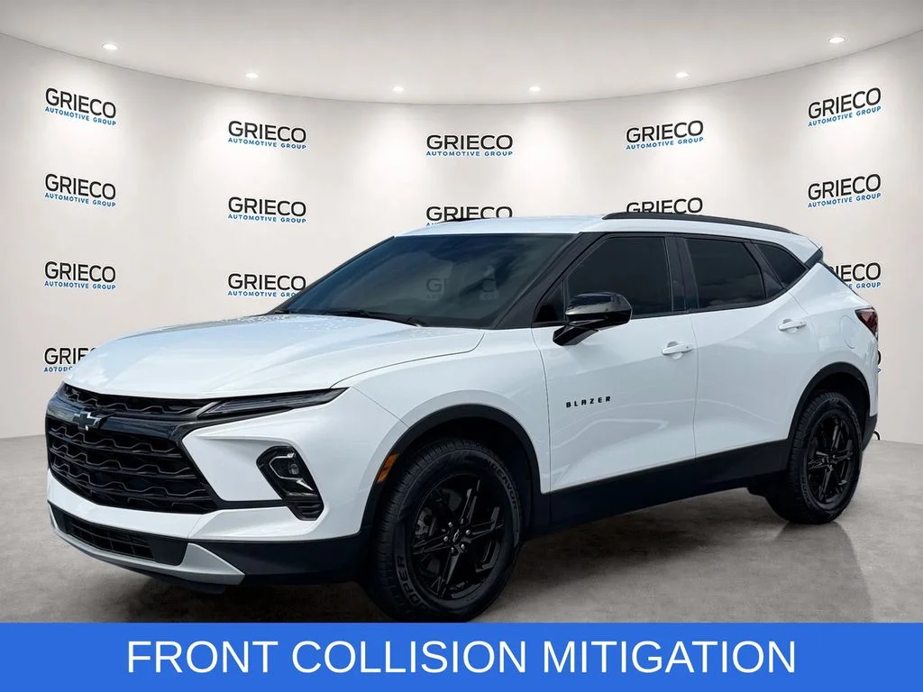 Used 2023 White Chevrolet LT image 3