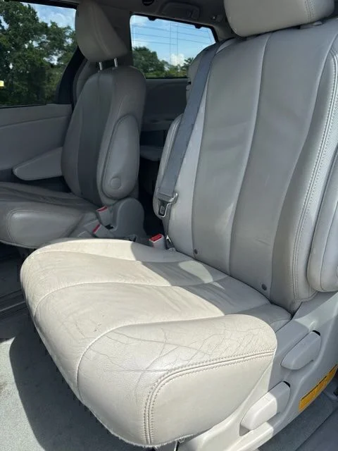 Used 2013 Silver Toyota XLE image 13