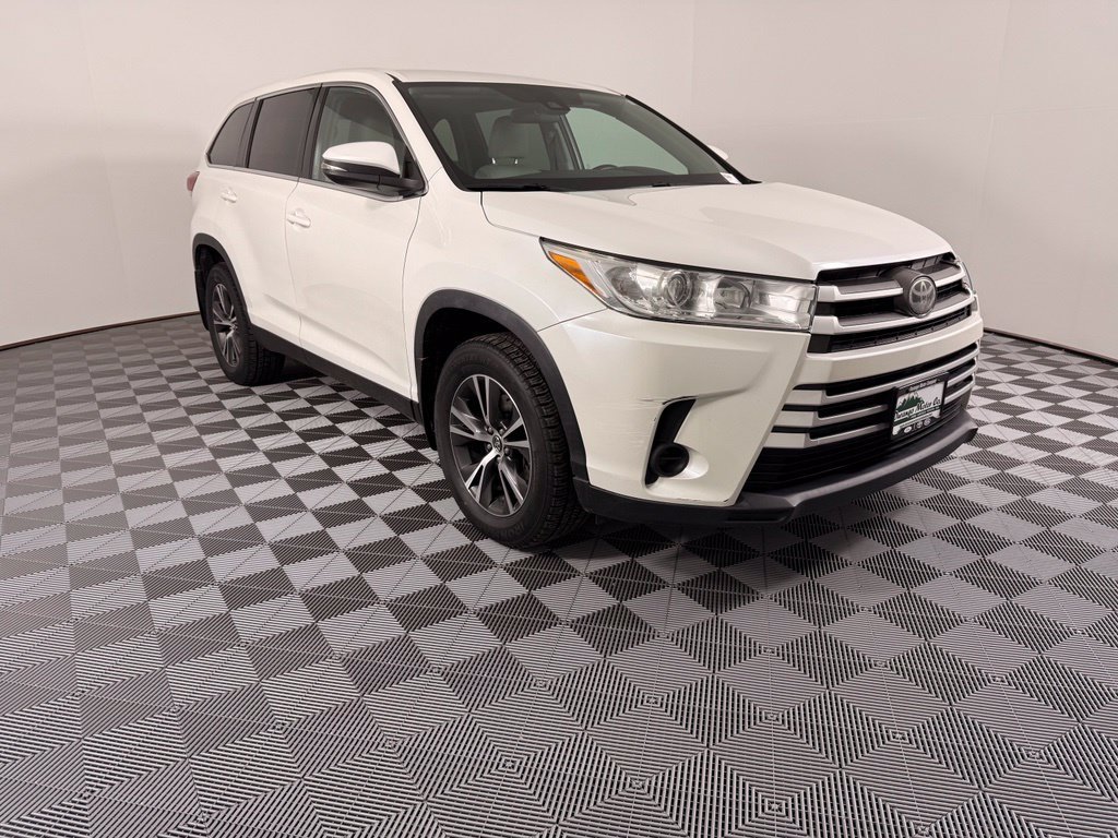 Used 2019 White Toyota LE image 5