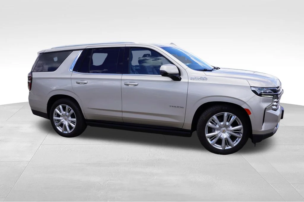 Used 2021 Empire Beige Metallic Chevrolet High Country image 2