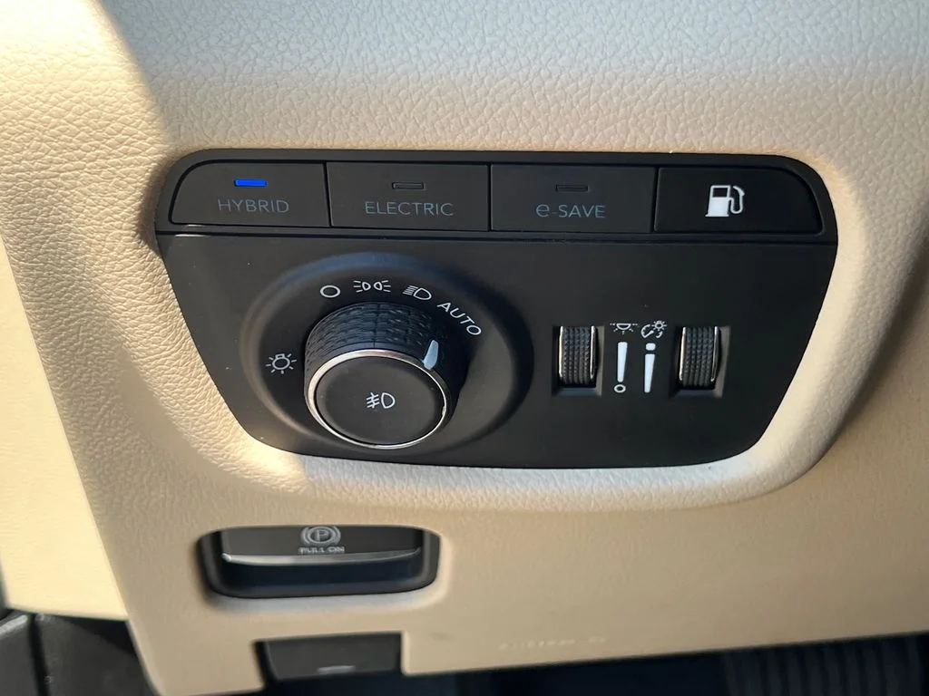 Used 2024 White Jeep 4xe image 31