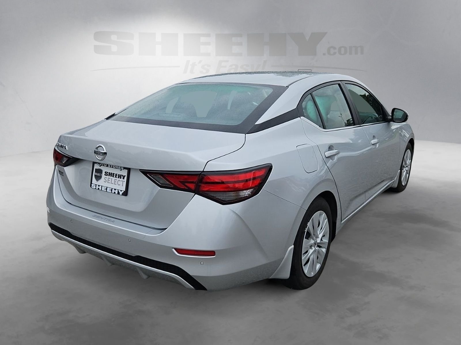 Used 2022 Silver Nissan S image 12