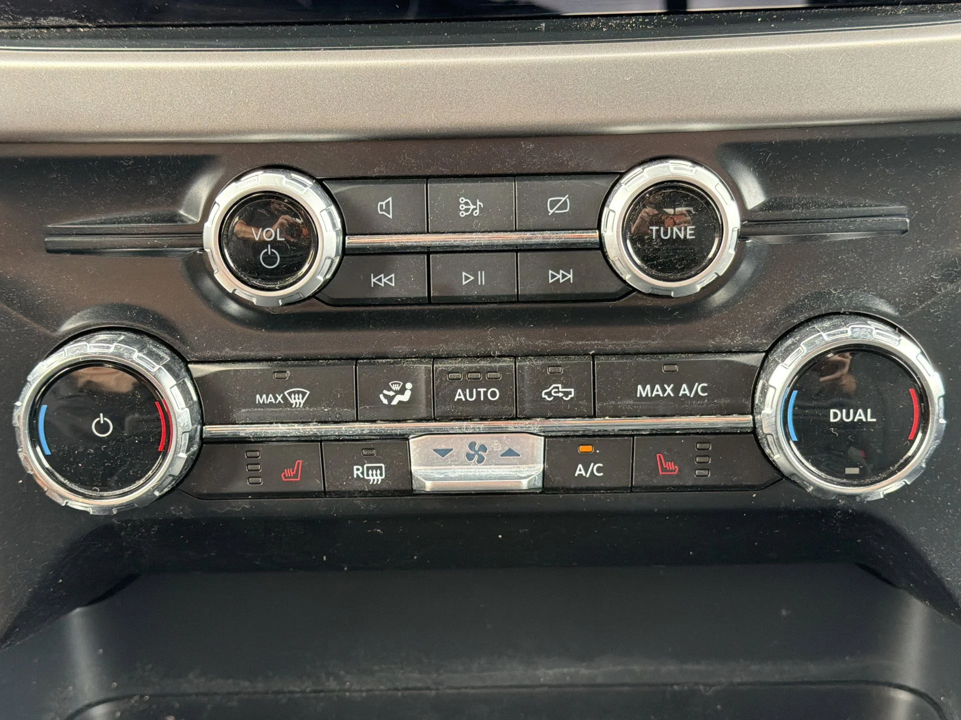 Certified Used 2024 Gray Metallic Ford XLT image 9