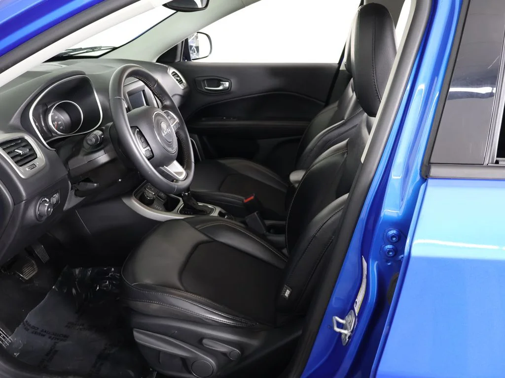 Used 2019 Laser Blue Pearlcoat Jeep Latitude image 27