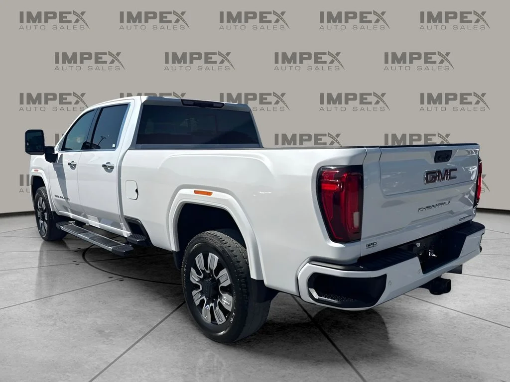 Used 2022 White GMC Denali image 3