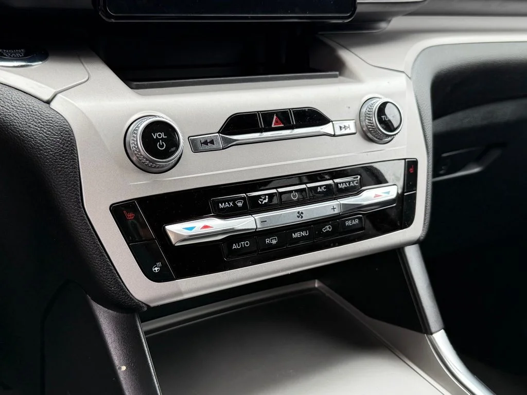 Used 2023 Gray Ford XLT image 18