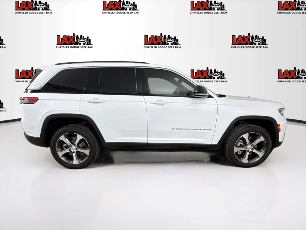 Used 2022 White Jeep 4xe image 8