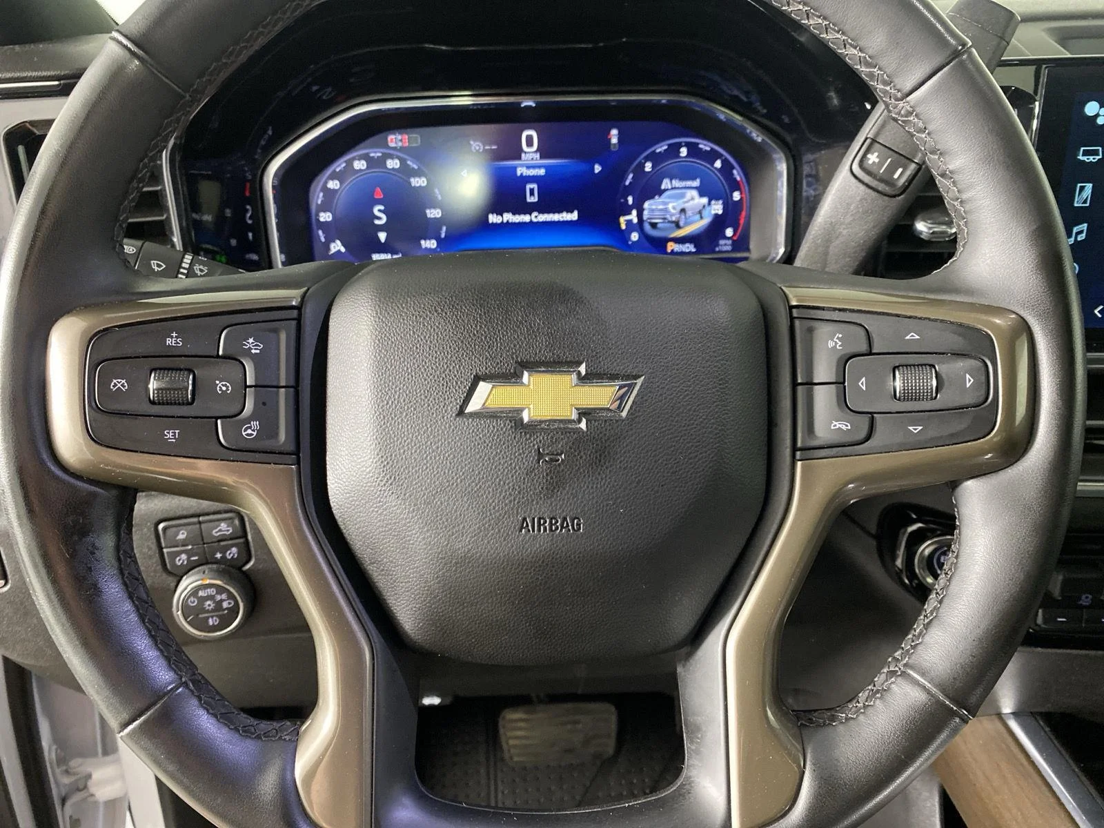 Used 2024 Iridescent Pearl Tricoat Chevrolet High Country image 16
