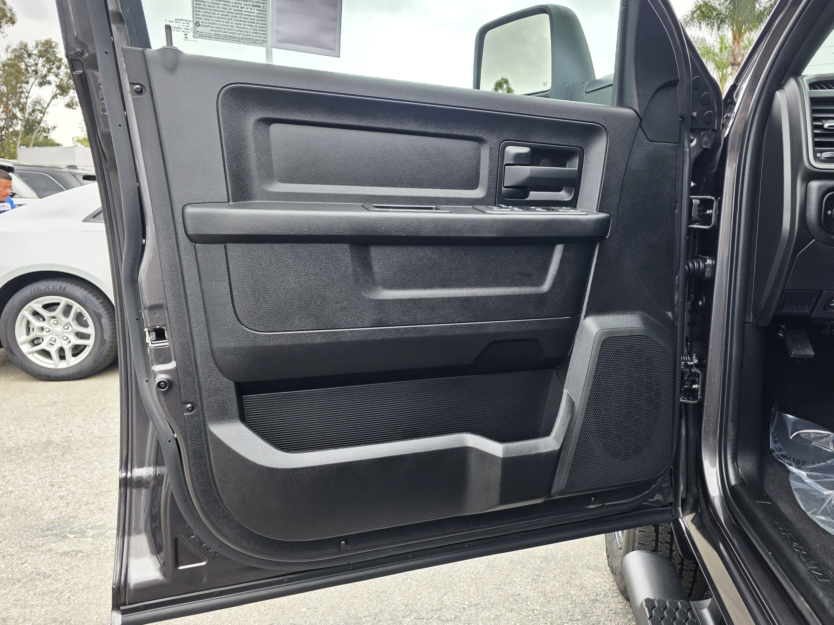 New 2026 Crystal Metallic RAM Tradesman image 14