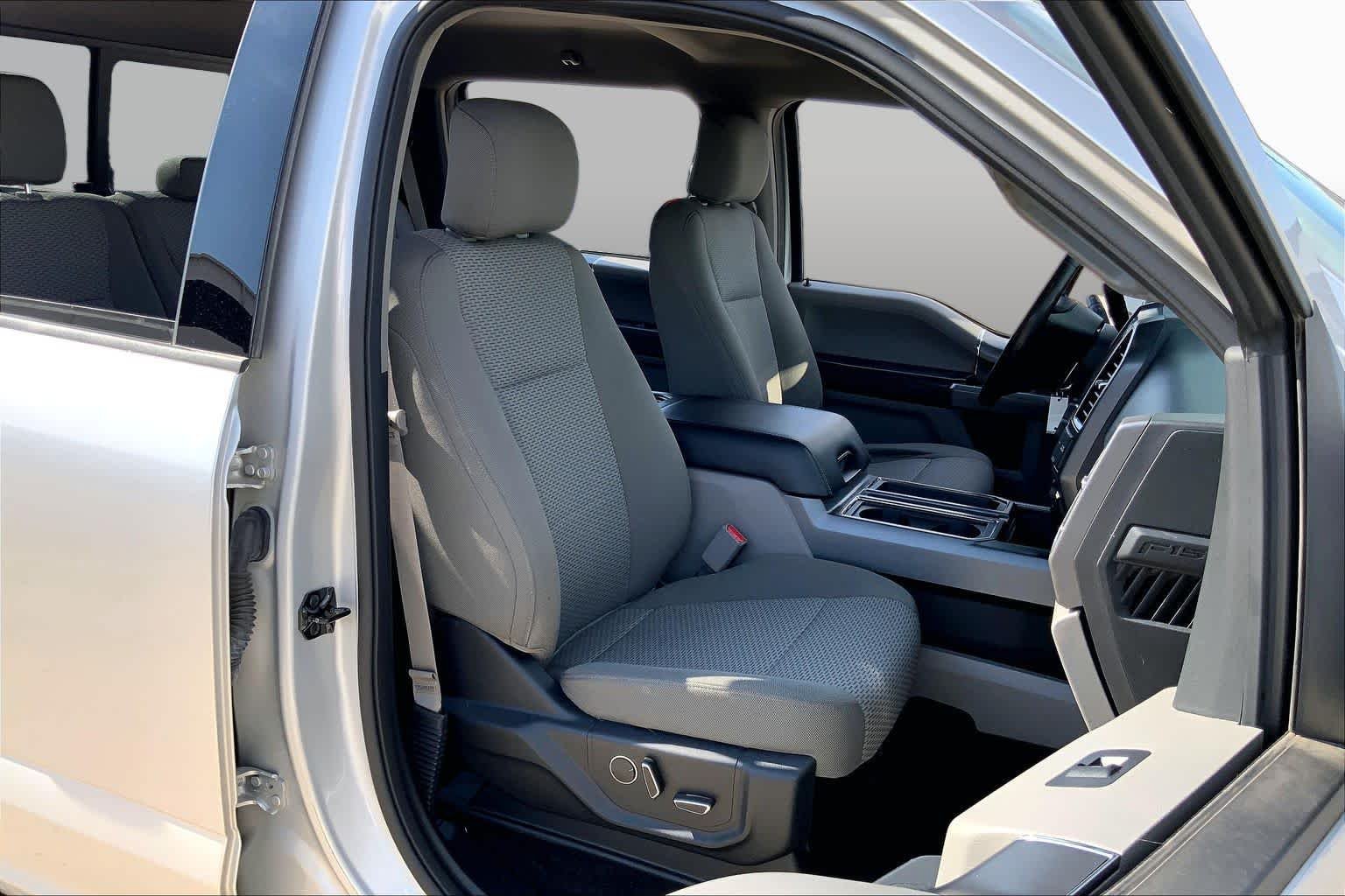 Used 2017 Ingot Silver Metallic Ford XLT image 9