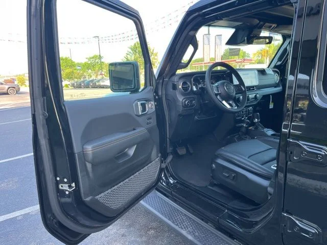 New 2026 Black Clear-Coat Exterior Paint Jeep Sahara image 4