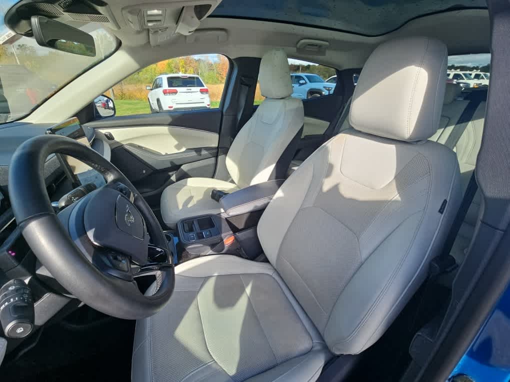 Used 2025 Velocity Blue Metallic Ford Premium image 5