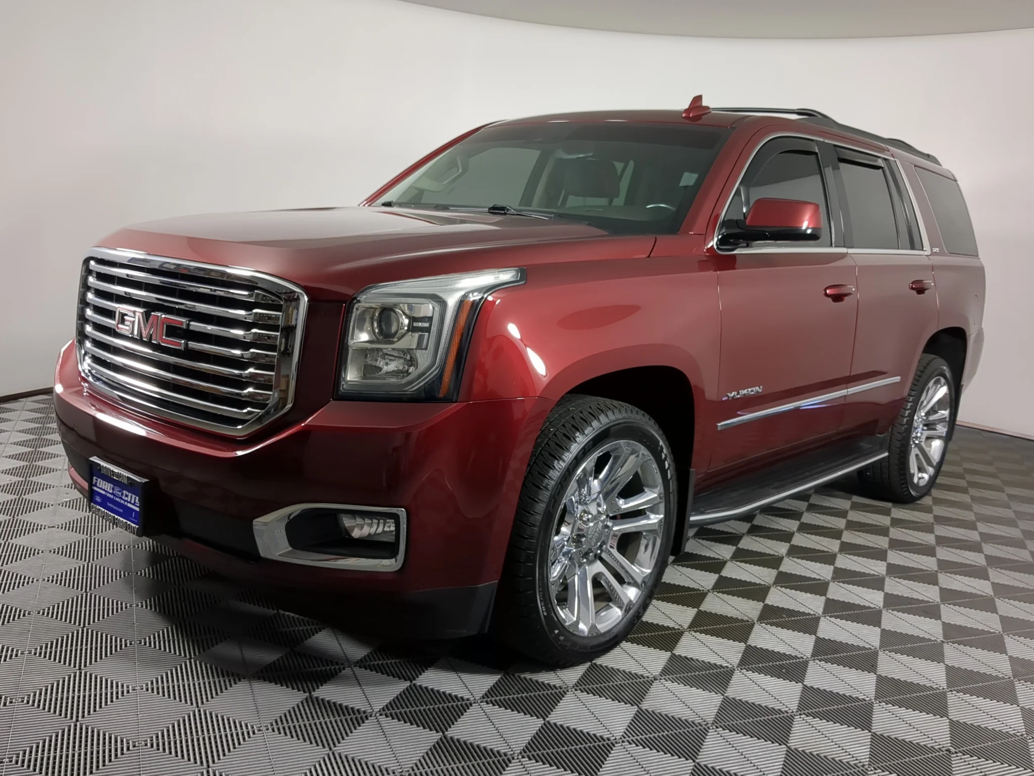 Used 2018 Crimson Red Tintcoat GMC SLT image 5