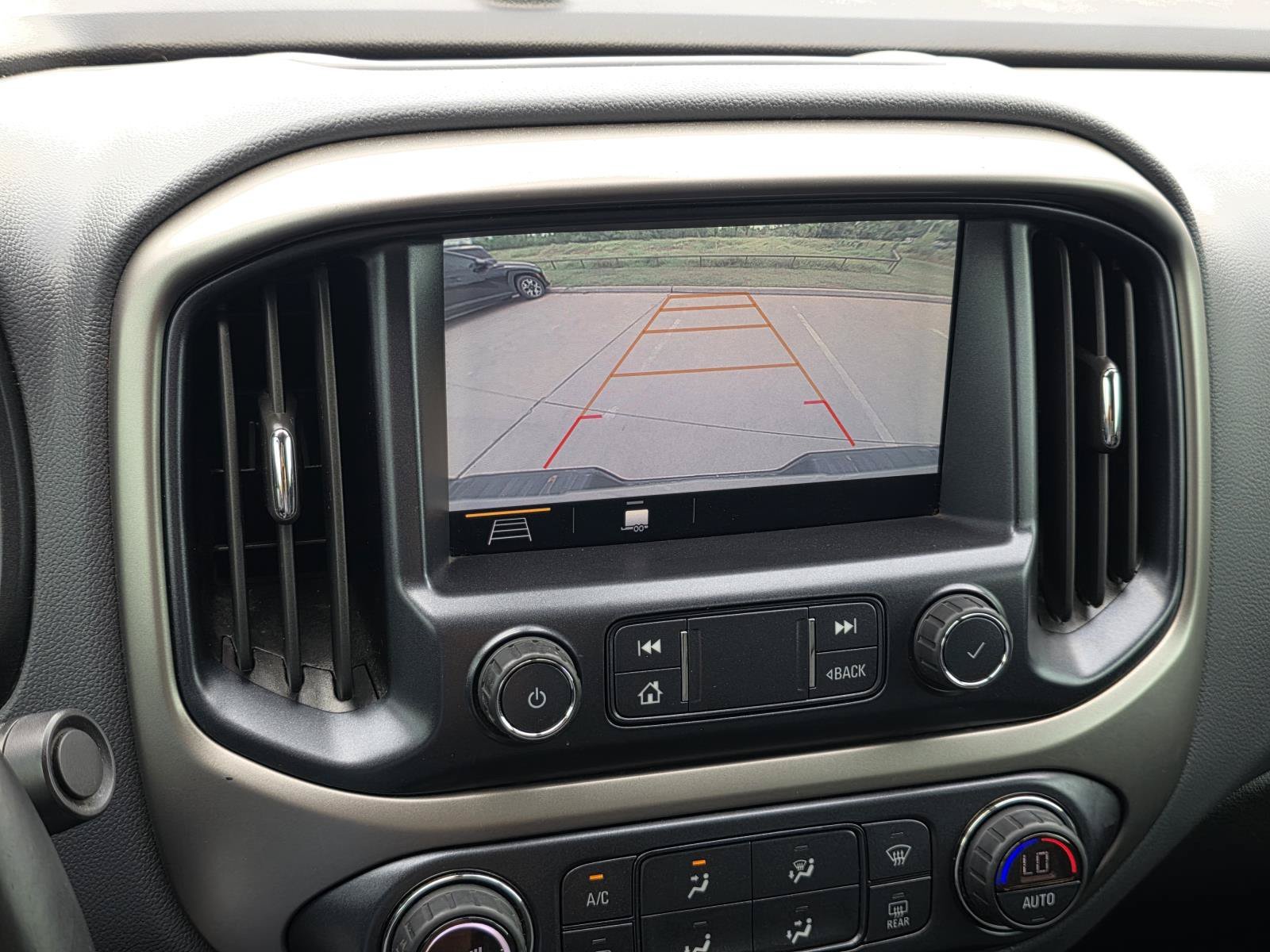 Used 2019 Black Chevrolet Z71 image 24
