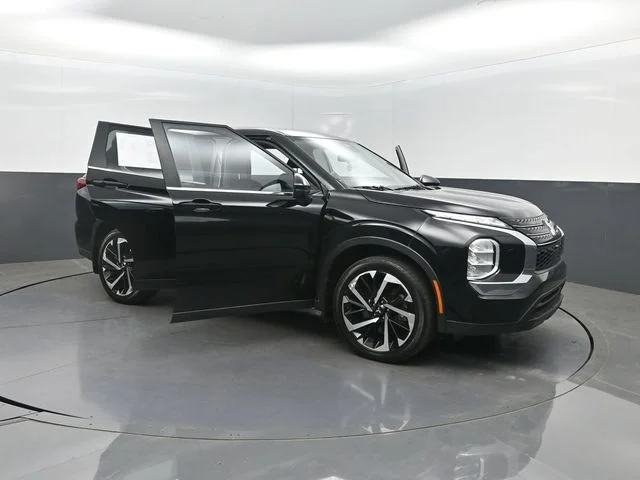 Used 2022 Black Mitsubishi ES image 36
