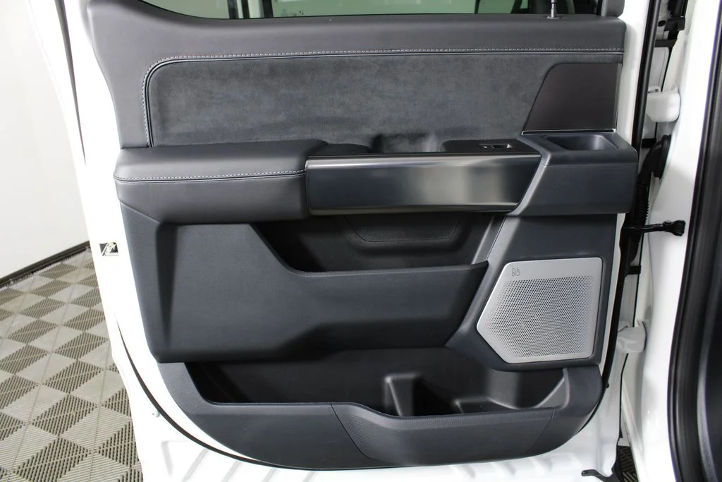 New 2026 Star White Metallic Tri-Coat Ford Platinum image 12