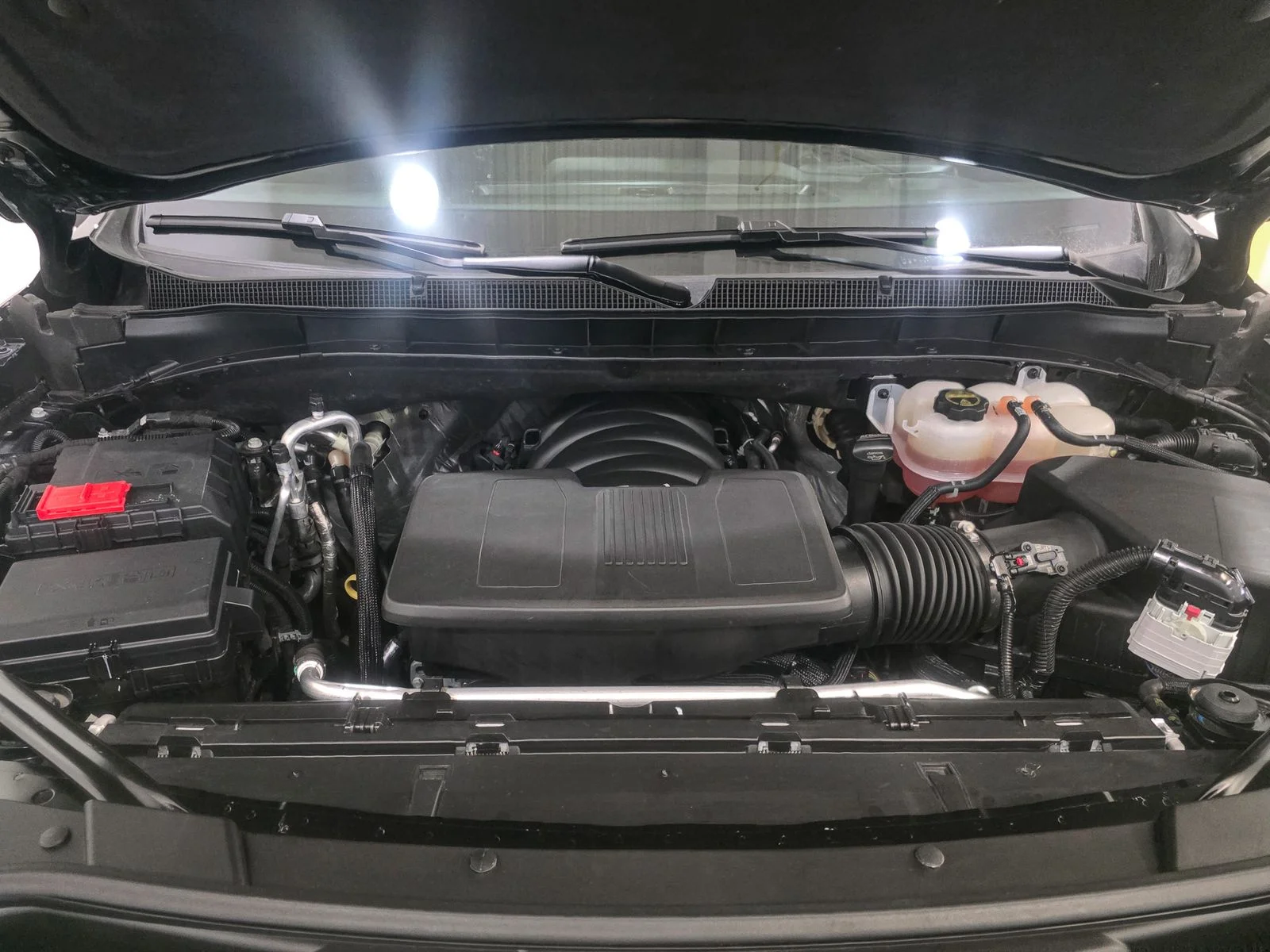 2025 Chevrolet Tahoe LS - Photo 16