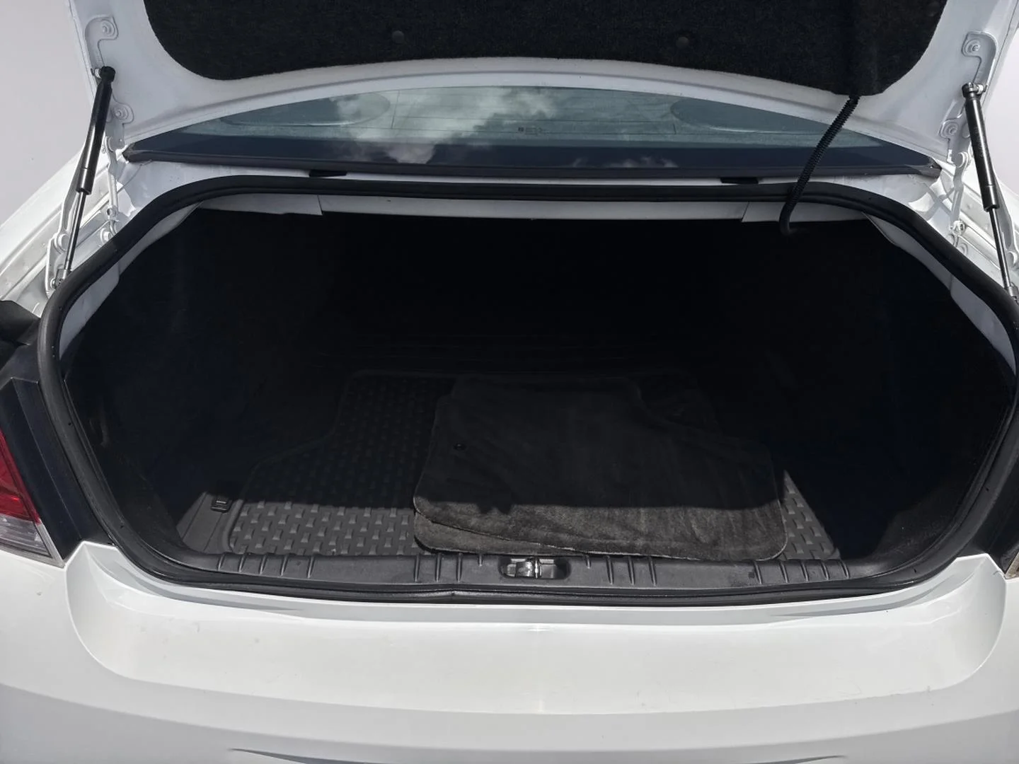 Used 2015 SUMMIT WHITE Chevrolet LT image 30