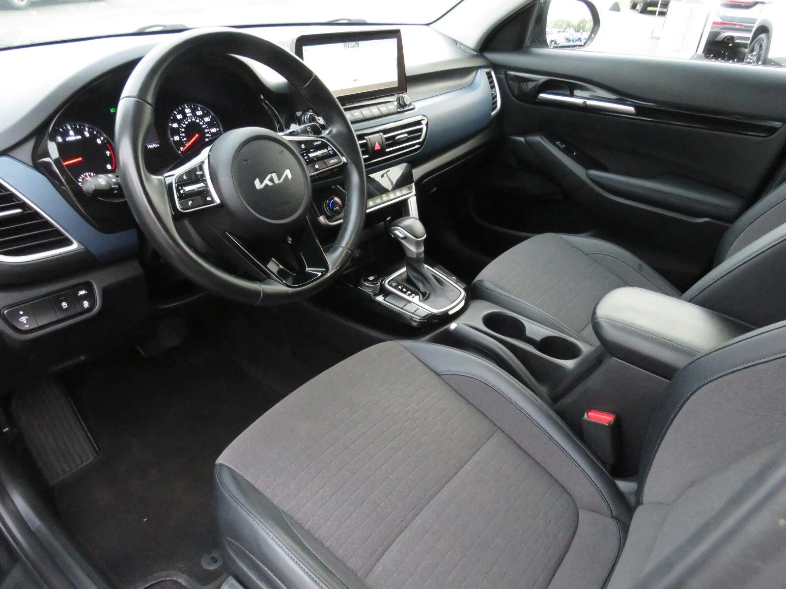 Used 2022 Cherry Black Kia S image 20
