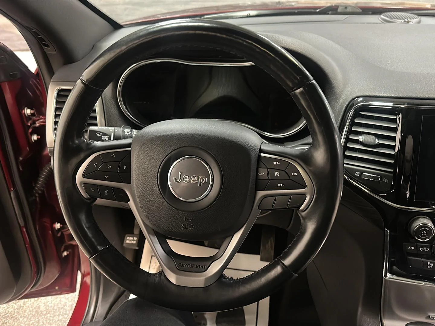 Used 2020 Velvet Red Pearlcoat Jeep Altitude image 18
