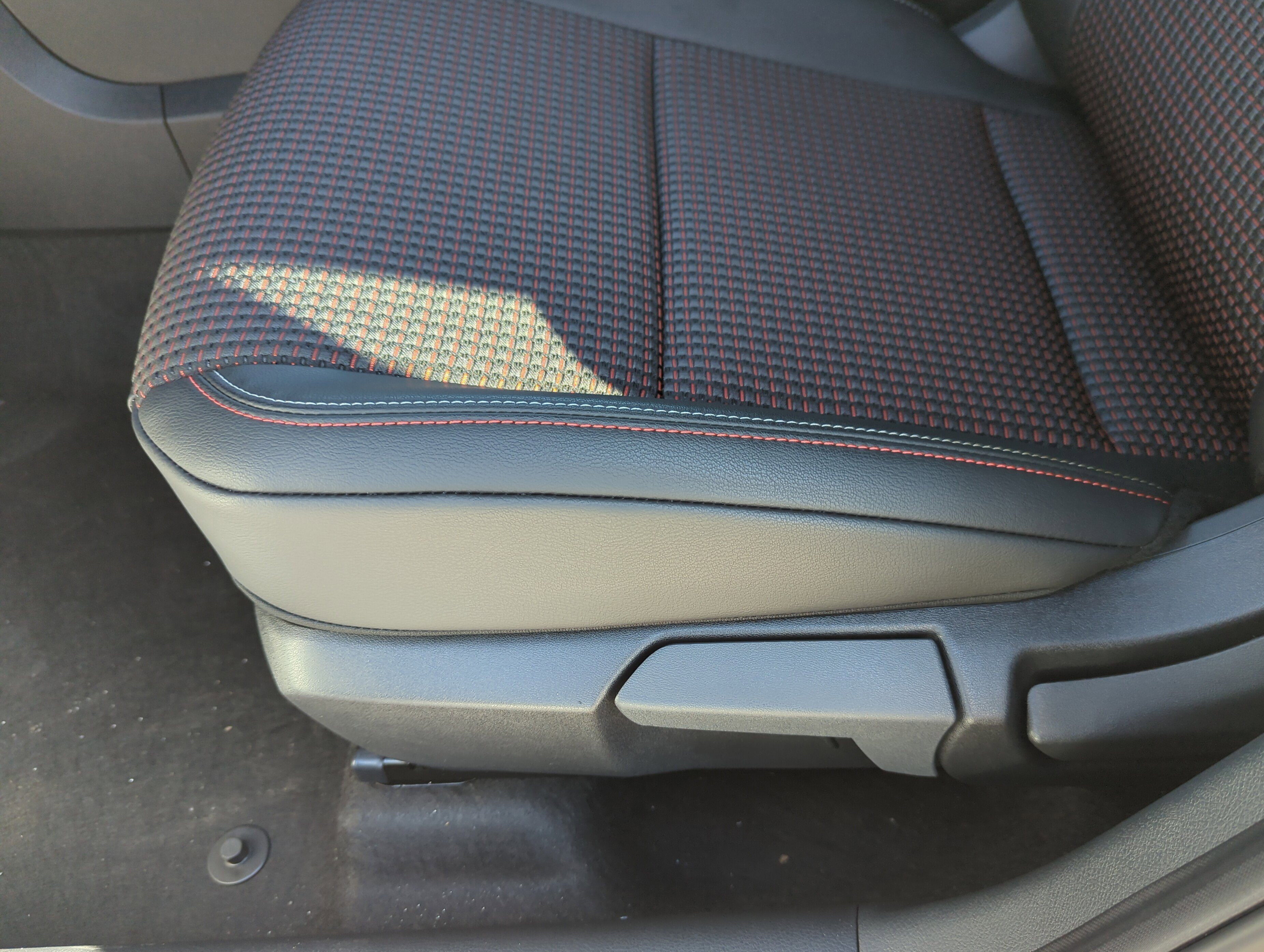 New 2026 Aspen White Tricoat/Super Black Nissan SR image 19