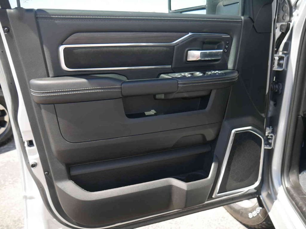 New 2026 Silver-Zynith Exterior Paint RAM LARAMIE image 31