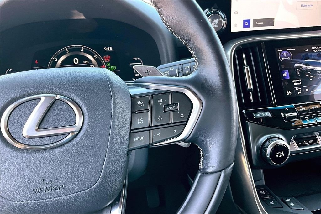 Used 2024 White Lexus 600 Luxury image 21