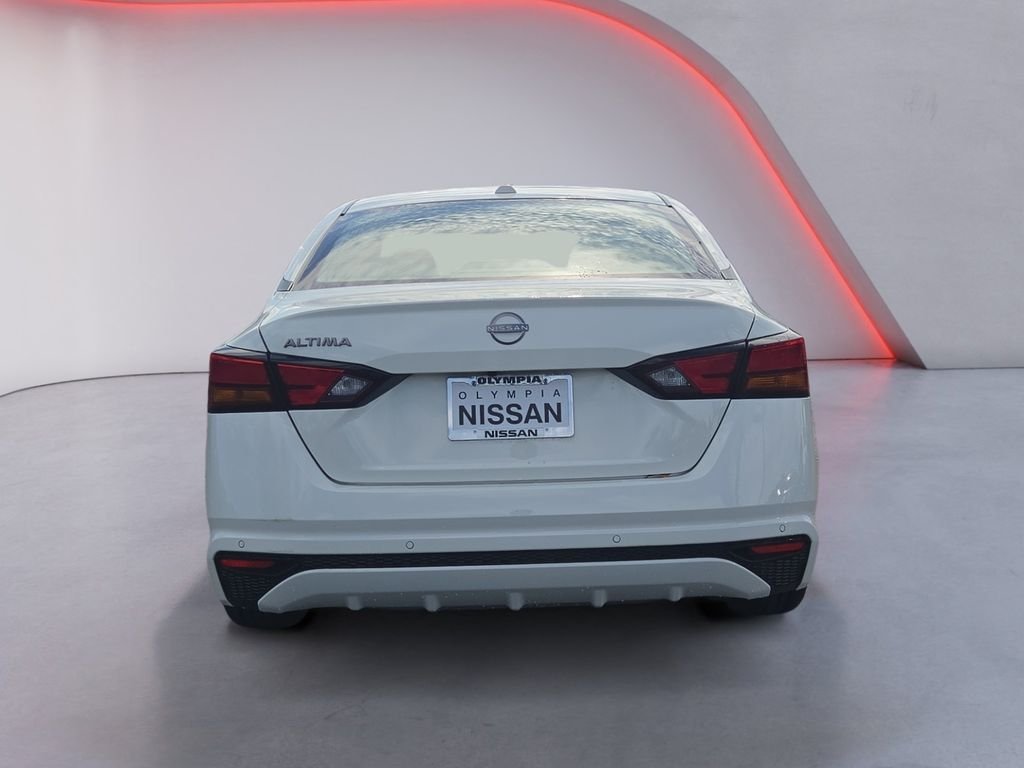 Used 2025 White Nissan 2.5 SV image 5