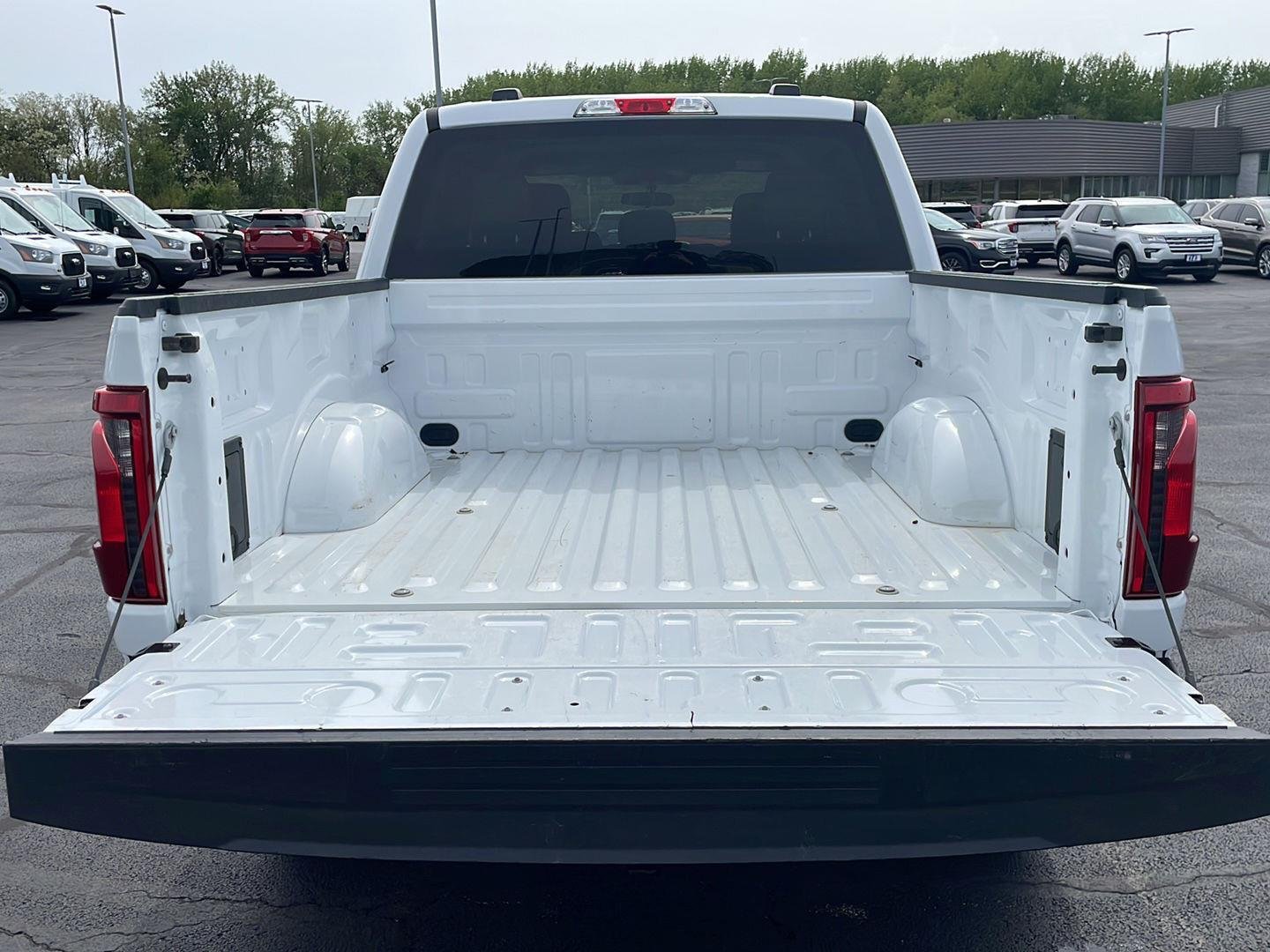 Used 2025 Oxford White Ford XLT image 5