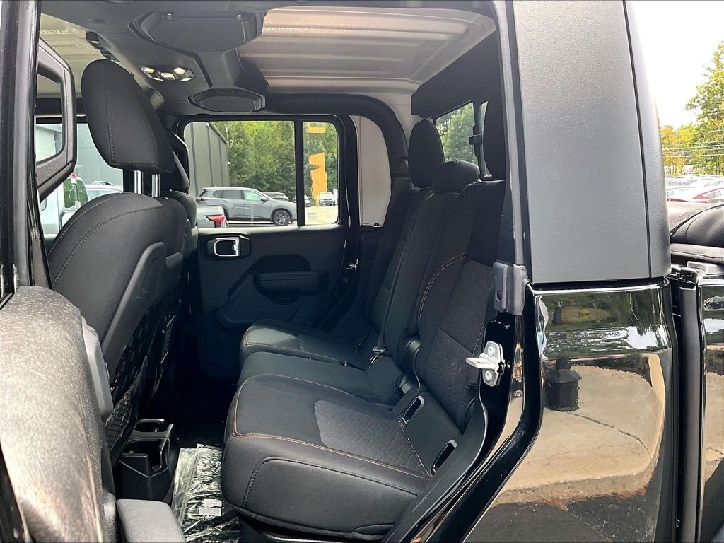 Used 2022 Black Jeep Mojave image 17