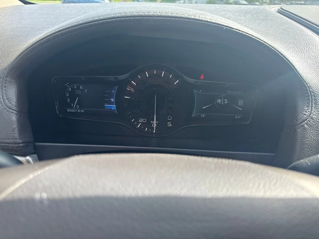 Used 2015 White Lincoln Base image 17