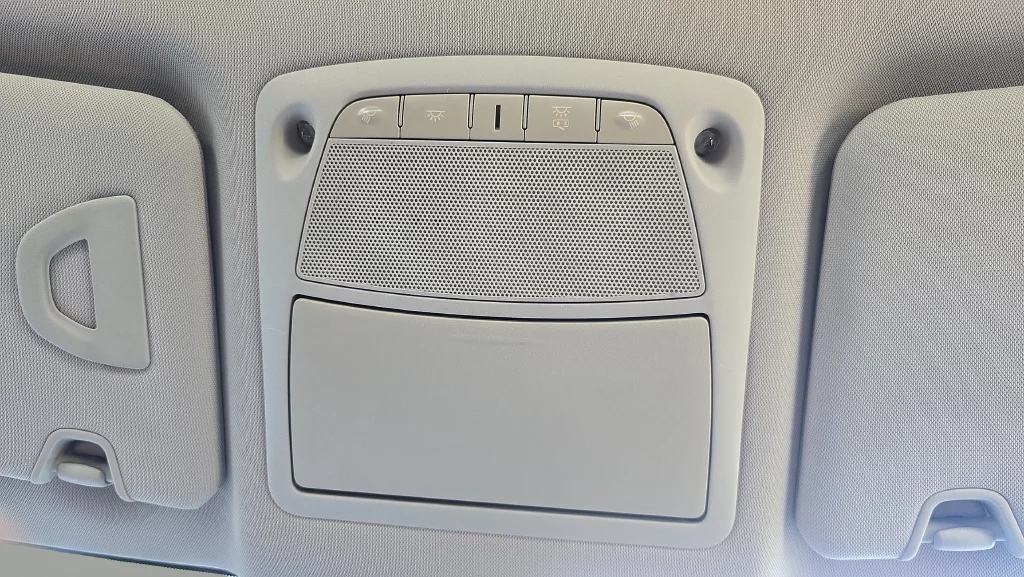 Used 2015 Gray Nissan S image 18