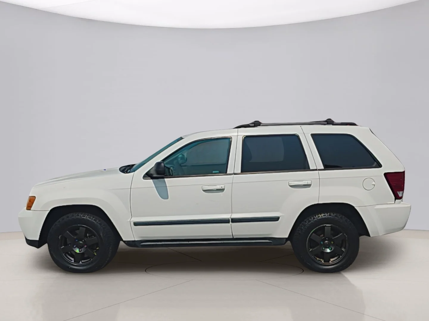 Used 2009 White Jeep LAREDO 4WD image 2