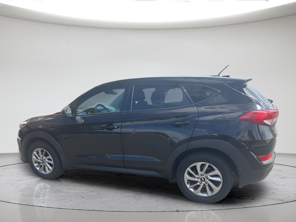 Used 2017 Black Noir Pearl Hyundai SE image 6