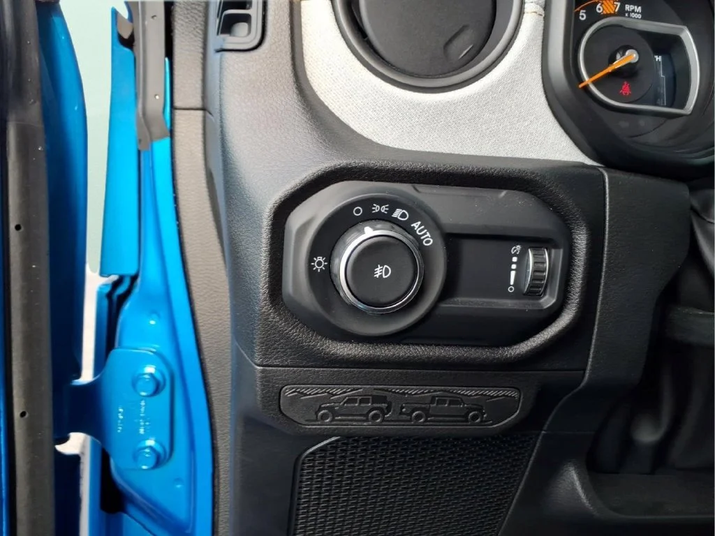 Used 2024 Blue Jeep Sport S image 20