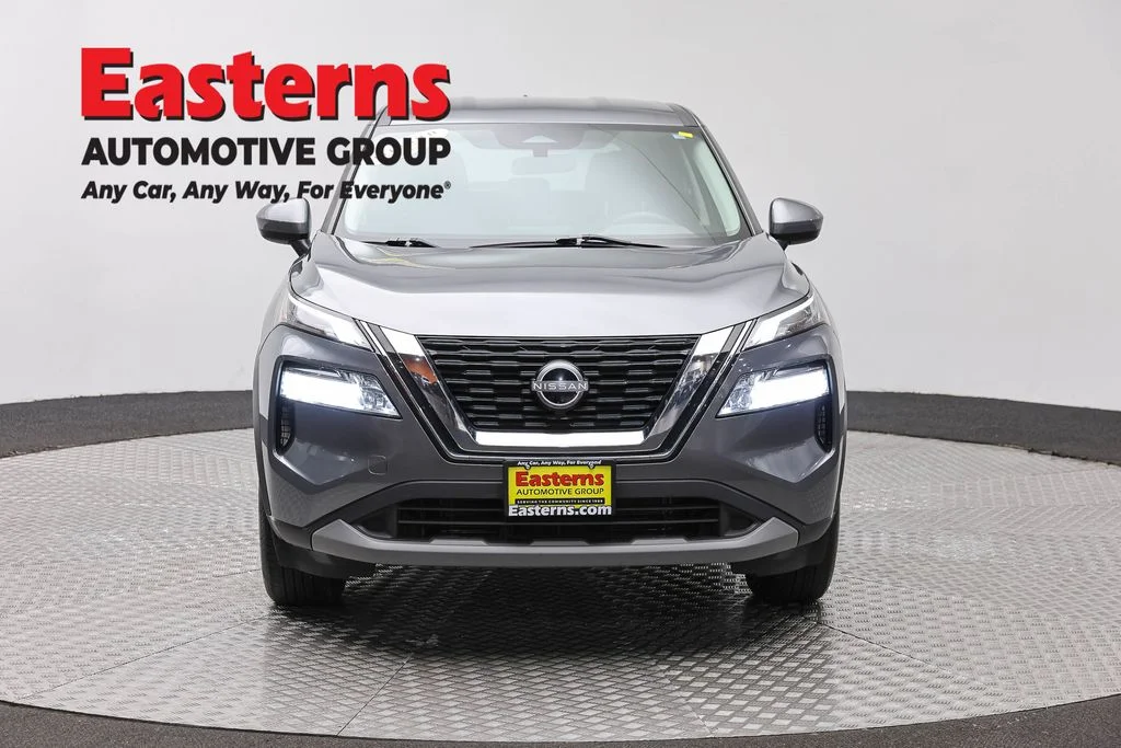 Used 2023 Gray Nissan SV image 2