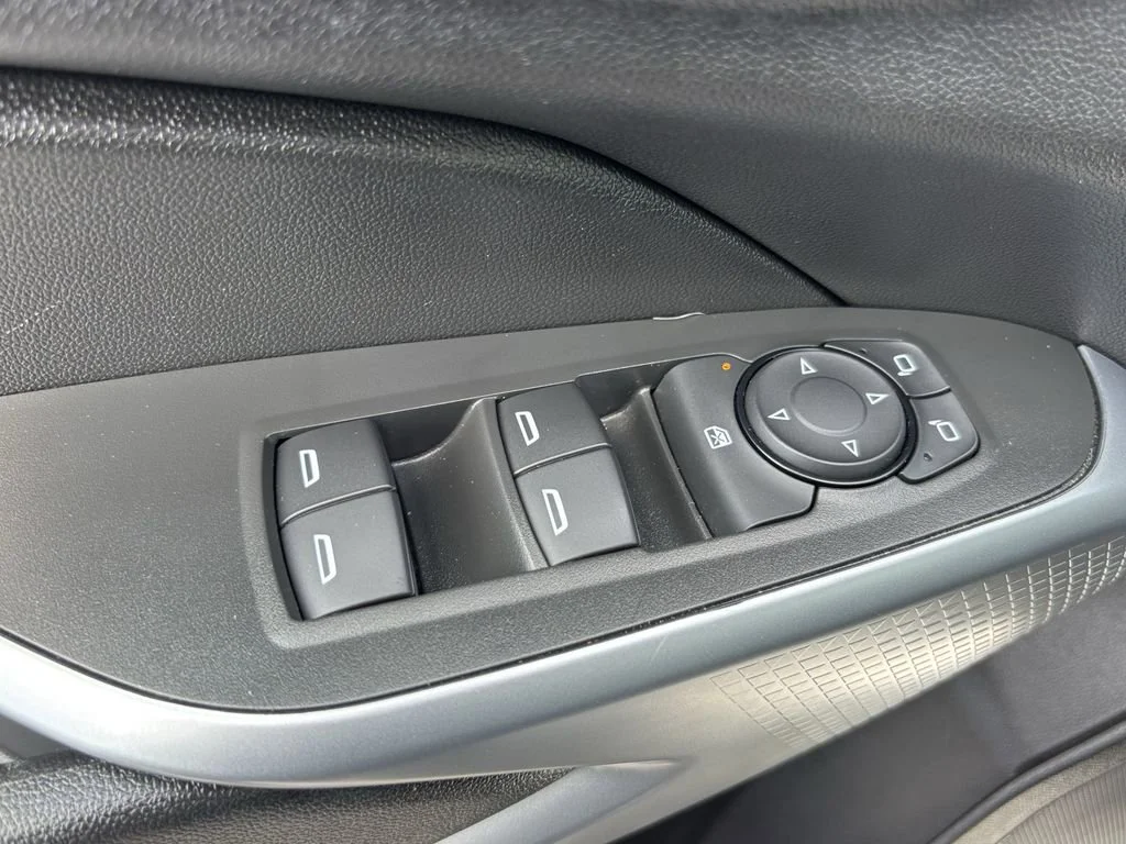Used 2024 Summit White Chevrolet 1RS image 15