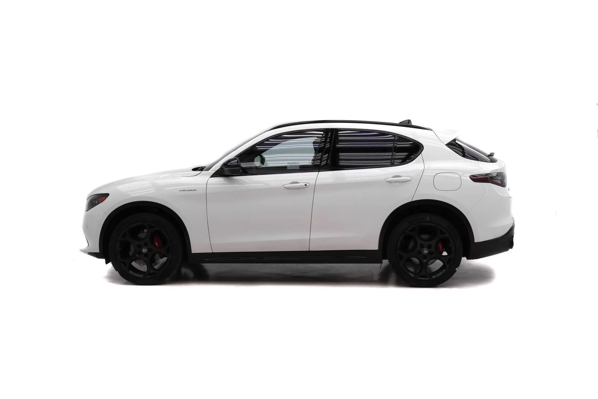 New 2026 Milano White Exterior Paint Alfa Romeo Base image 3