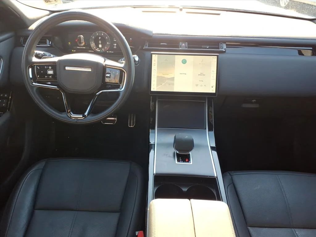 Certified Used 2026 Fuji White 1aa Land Rover Dynamic SE image 4