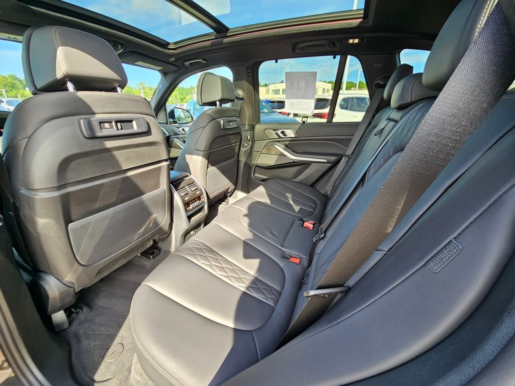 Used 2022 Dravit Grey Metallic BMW M50i image 19