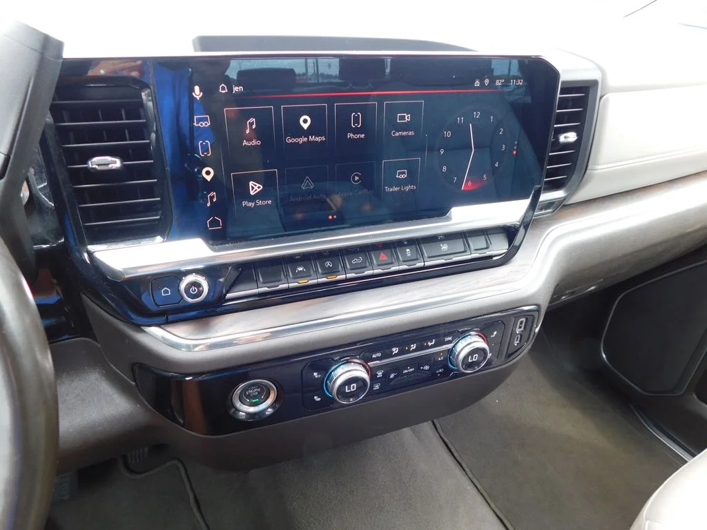 Used 2023 White GMC SLT image 37