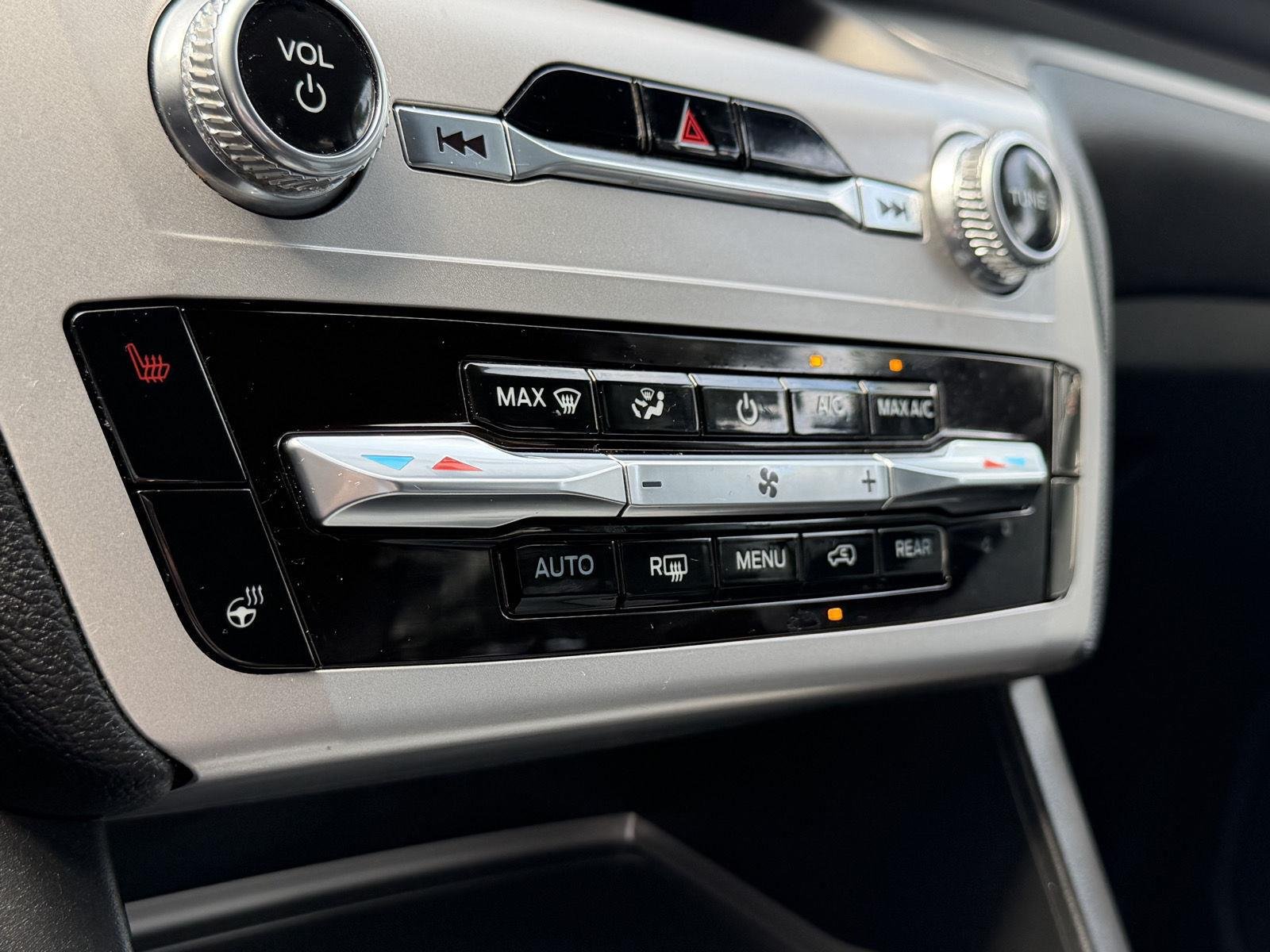 Used 2023 Iconic Silver Ford XLT image 7