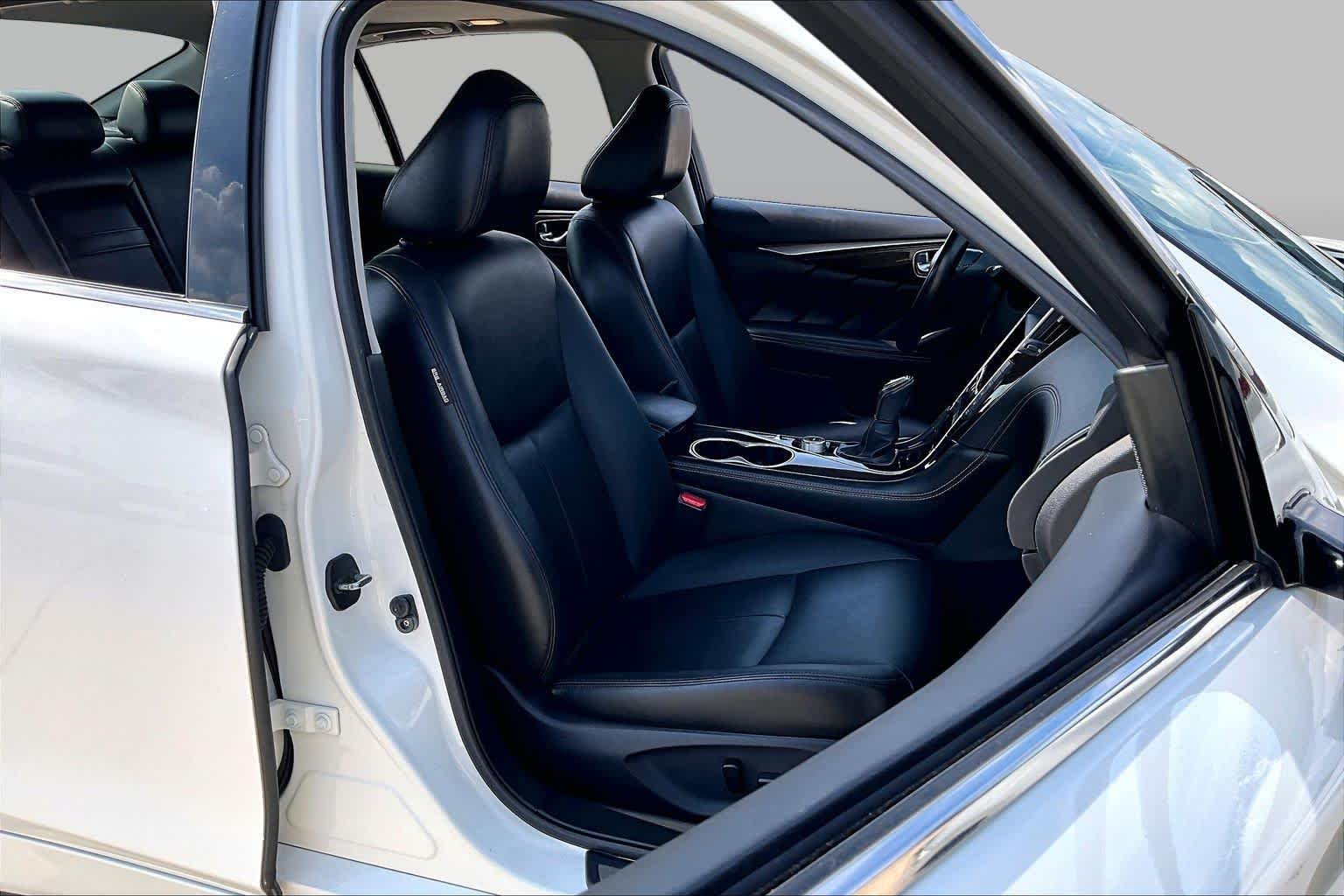 Used 2018 Pure White INFINITI 3.0t LUXE image 9