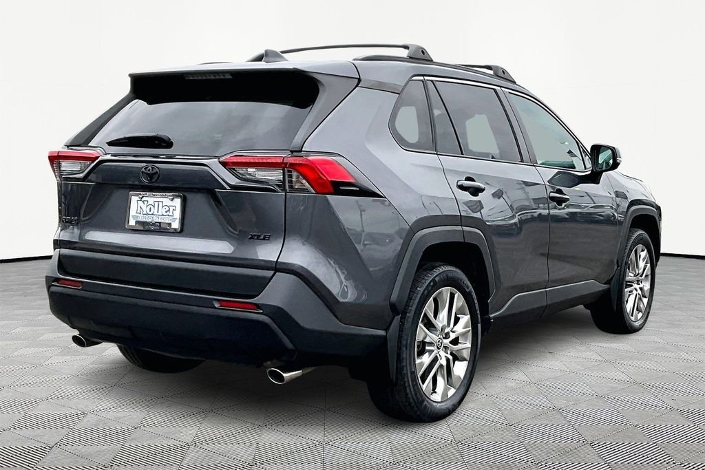 Used 2021 Toyota RAV4 XLE Premium with VIN 2T3C1RFV4MC136796 for sale in Kansas City