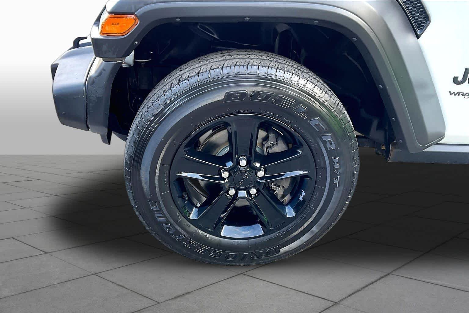 Used 2019 Bright White Clearcoat Jeep Sport Altitude image 11
