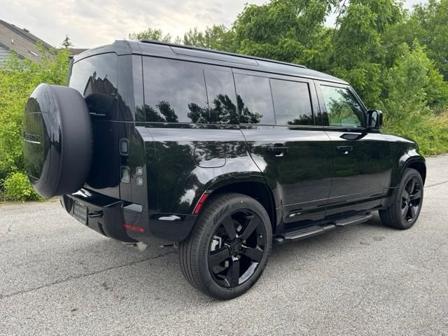 New 2026 Santorini Black Land Rover X-Dynamic SE image 5